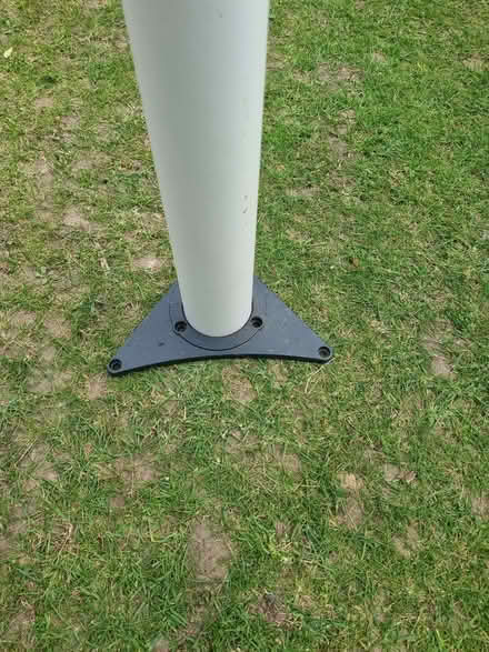 Photo of free IKEA ADILS table leg in white. IKEA (Cogges OX28) #3