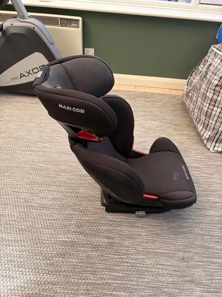 Photo of free 2 x Maxi Cosi Rodifix Car Seats (15-36 kg child weight) (Hersham KT12) #1