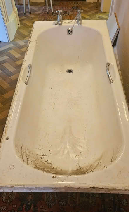 Photo of free Cast iron bath (Comiston EH10) #2
