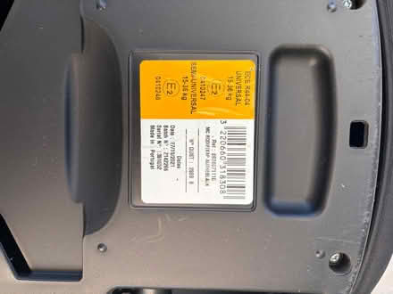 Photo of free 2 x Maxi Cosi Rodifix Car Seats (15-36 kg child weight) (Hersham KT12) #3
