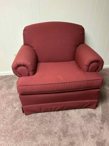 Photo of free Oversized comfy chair (Arnold, MD) #1