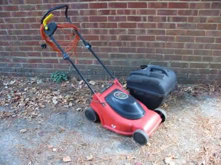 Photo of free Electric rotary lawn mower (Mount Pleasant GU9) #1