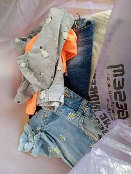 Photo of free girls clothes range 7y to 10y (Southcote RG30) #1