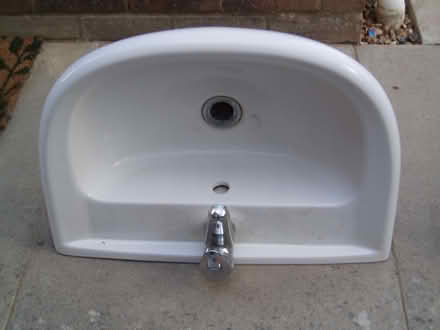 Photo of free White Modern Single Hole Basin & Pedestal with Mixer Tap (Yateley GU46) #1