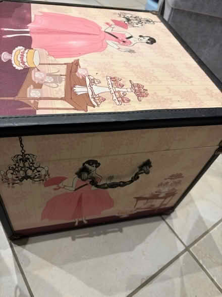 Photo of free Solid box with glamorous woman on (Poplars SG2) #3