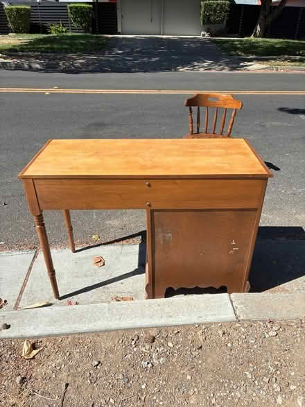 Photo of free Desk and chair (San Jose) #4