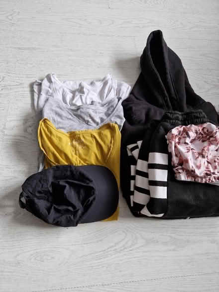Photo of free Bundle of clothing and bed linen (South Norwood SE25) #4
