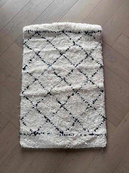 Photo of free Mat / small rug (Hackney Central, E8) #1