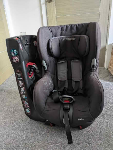Photo of free Child's swivel car seat (Kinnerton LD8) #1