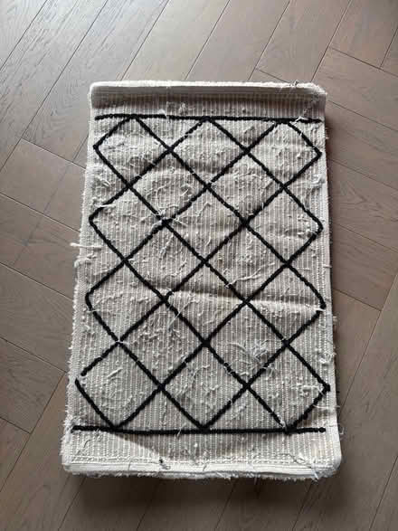 Photo of free Mat / small rug (Hackney Central, E8) #2