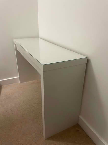 Photo of free White desk with a draw (Haggerston E2) #2