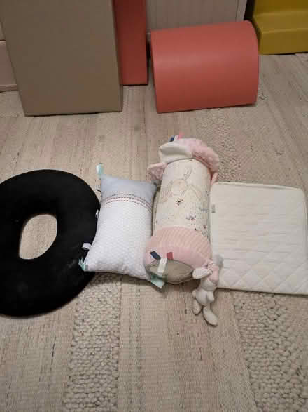 Photo of free Pregnancy support pillows and baby tummy time pillows (Lye Valley OX4) #1