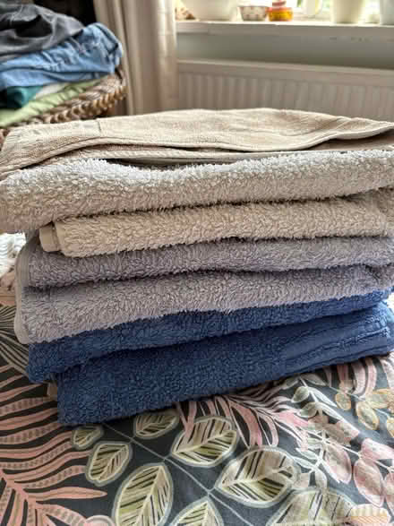 Photo of free Four small bath towels and bath mat (Dean Court OX2) #1