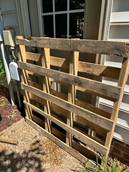 Photo of free Wood pallet (Forest Lakes South) #1