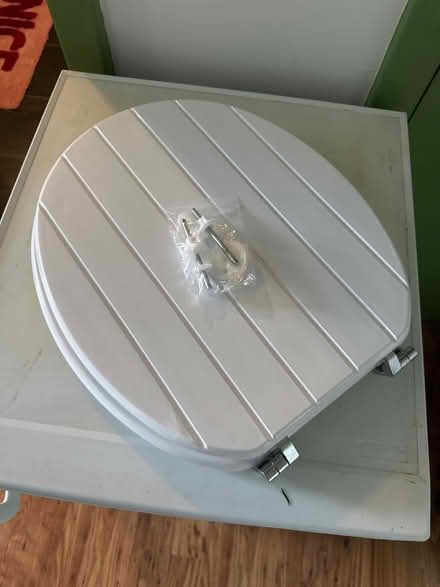 Photo of free Toilet seat (Govanhill G42) #1