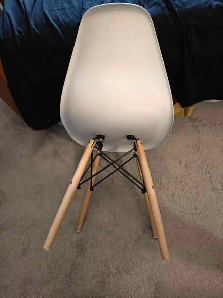 Photo of free White chair (Clapham, SW4) #3