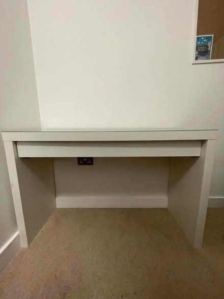 Photo of free White desk with a draw (Haggerston E2) #3