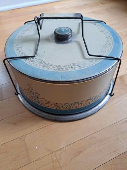Photo of free Vintage cake carrier (winnetka) #3