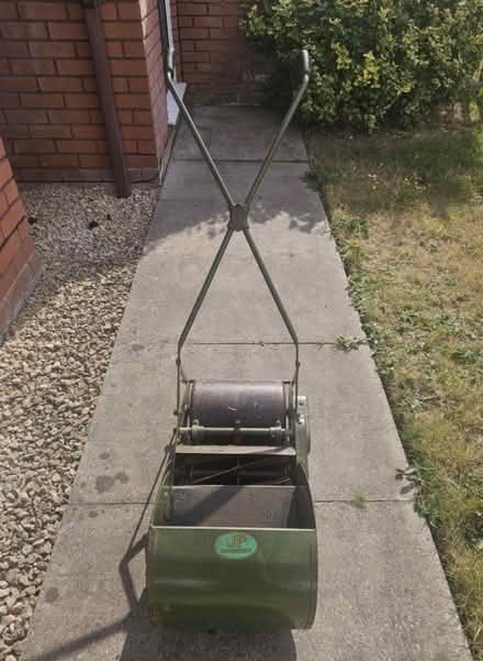 Photo of Old Lawnmower (Cooden TN39) #1