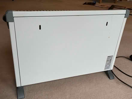 Photo of free De'Longhi thermostatic electric convector heater (Great Boughton CH3) #3