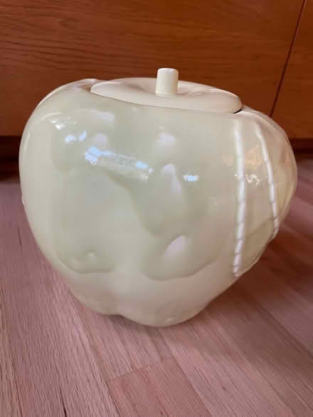 Photo of free 3 Ceramic cookie jars (Rogers Park) #2