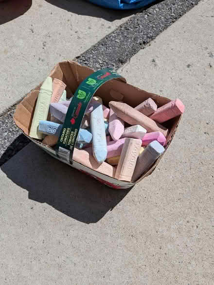 Photo of free sidewalk chalk (Montreal road and St Laurent) #1