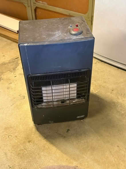 Photo of free DeLonghi gas heater (Charlton Kings GL53) #1