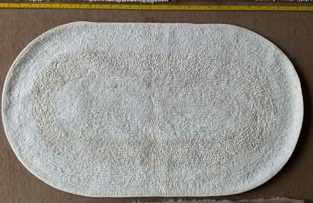 Photo of free Oval bath mat 75x45 cm (Great Boughton CH3) #2