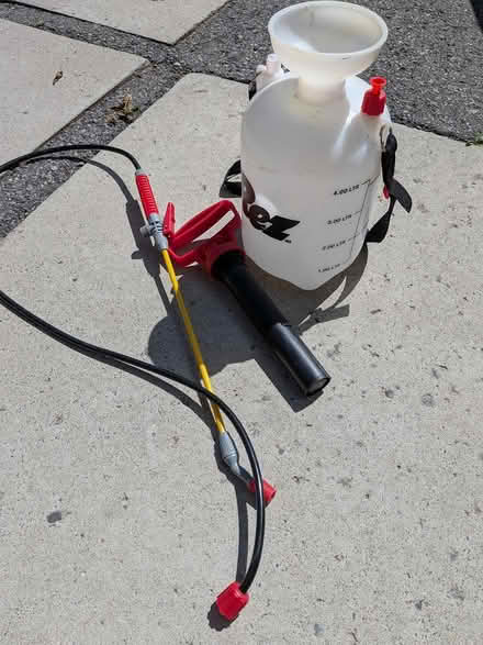 Photo of free sprayer (Montreal road and St Laurent) #1