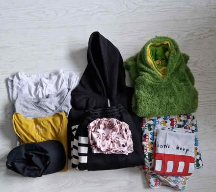 Photo of free Bundle of clothing and bed linen (South Norwood SE25) #2