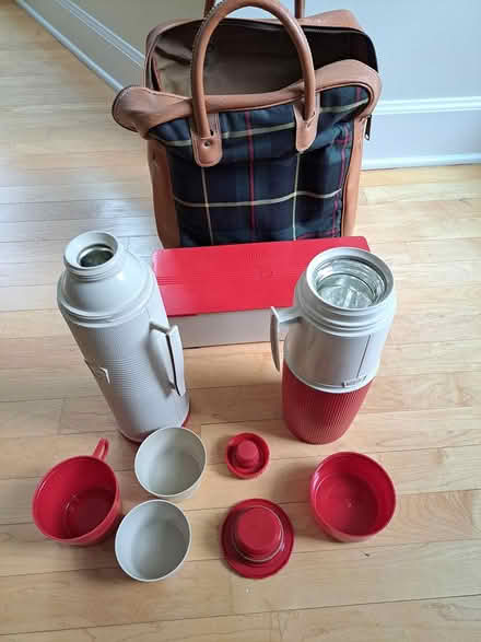 Photo of free Vintage drink and sandwich carrier (winnetka) #2