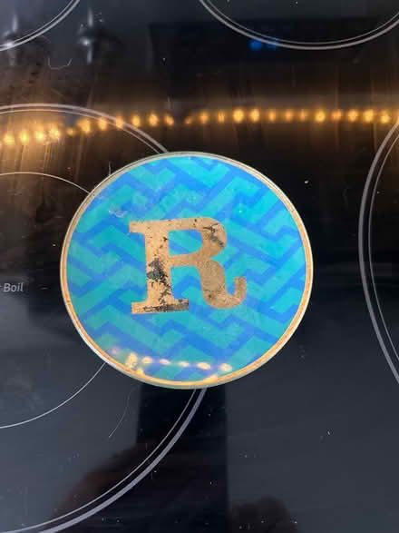 Photo of free ‘R’ plate (by arundel mills) #1