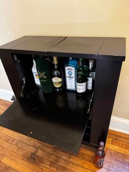 Photo of free Versatile liquor and wine cabinet (SE Old Town, Alexandria) #4