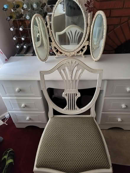 Photo of free Dressing table mirror and chair (Scawsby DN5) #2