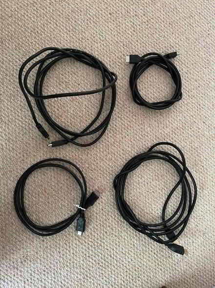 Photo of free 4 HDMI cables (The Highlands TN39) #1
