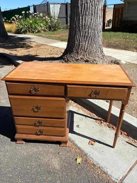 Photo of free Desk and chair (San Jose) #1