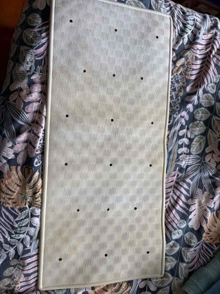 Photo of free Non slip bath mat (Dean Court OX2) #1