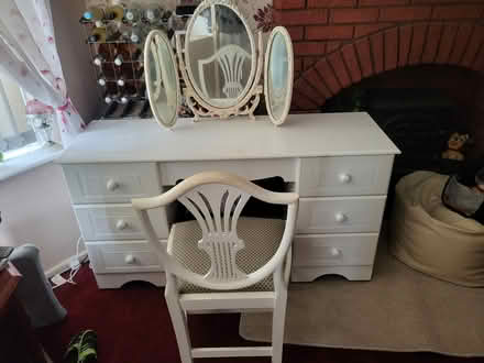 Photo of free Dressing table mirror and chair (Scawsby DN5) #1