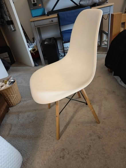 Photo of free White chair (Clapham, SW4) #1