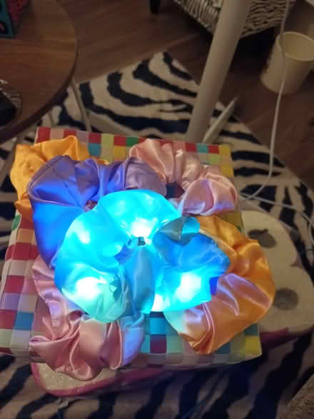 Photo of free Light up hair scrunchies (Hernebay CT6) #1