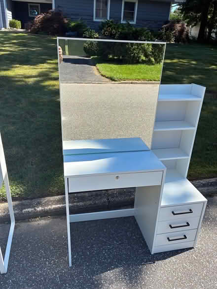 Photo of free Desk,Vanity w/ Mirror, Storage unit (Stony Brook) #3