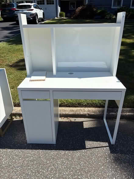 Photo of free Desk,Vanity w/ Mirror, Storage unit (Stony Brook) #4