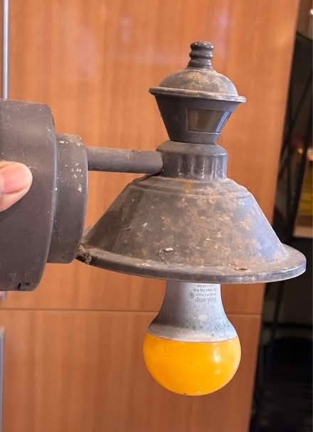 Photo of free Porch Light (Capitol Hill NE (20002)) #1