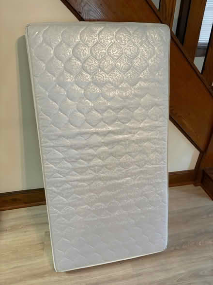 Photo of free Child‘s mattress with sheets (07110) #1