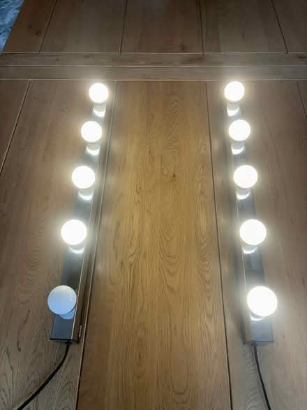 Photo of free Lights for mirror (Warfield RG42) #2