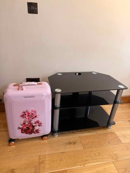 Photo of free Small cute TV unit (Walthamstow E176AG E17) #3