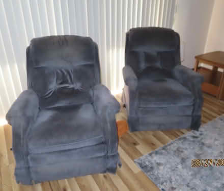 Photo of free reclining chairs (Downtown Arlington Heights) #1