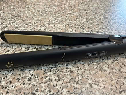 Photo of free Hair Straighteners (L8) #1