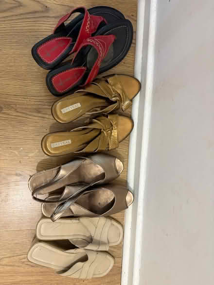 Photo of free Women Size 5 (Sw2 4lz) #1