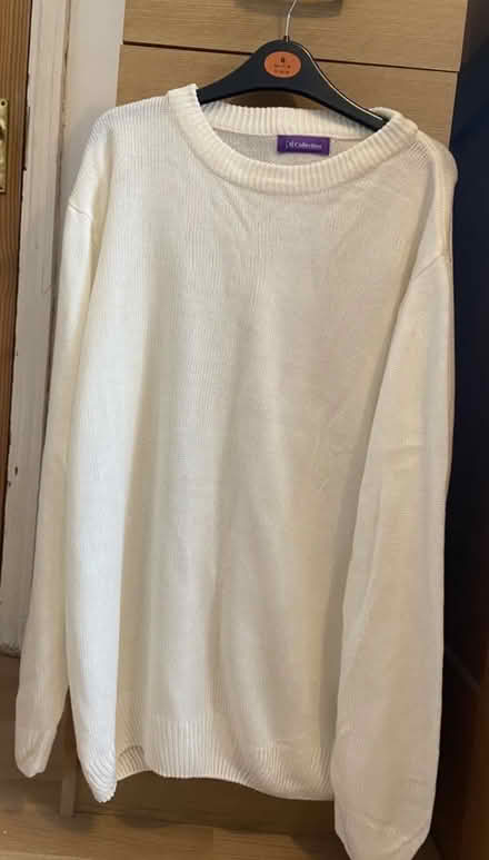 Photo of free Ladies White Jumper (Lambeth SW16) #1